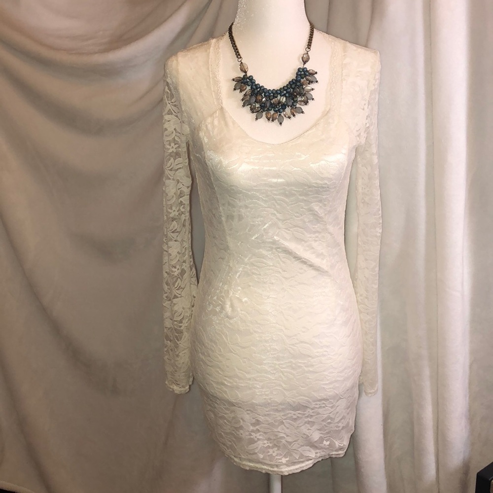NWT 🏷 White Lace Mini Dress